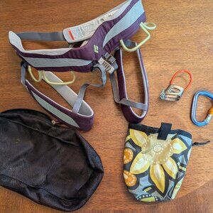 Black Diamond rock climbing set - belay device, carabineer, harness, chalk bag